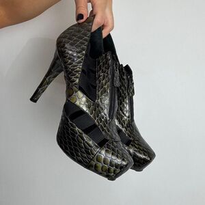 Donna-karan Women's Black and Green Sandals